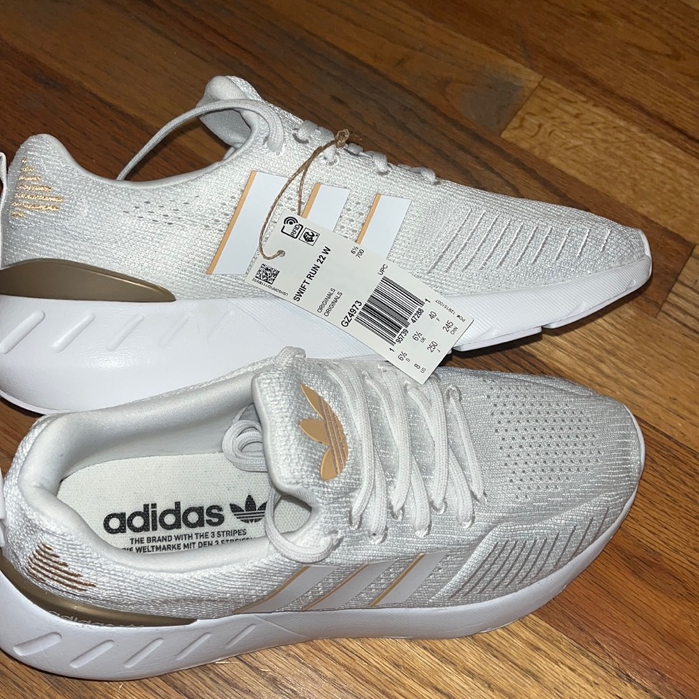 BRAND NEW Adidas Swift Run 22 Women’s Size 8